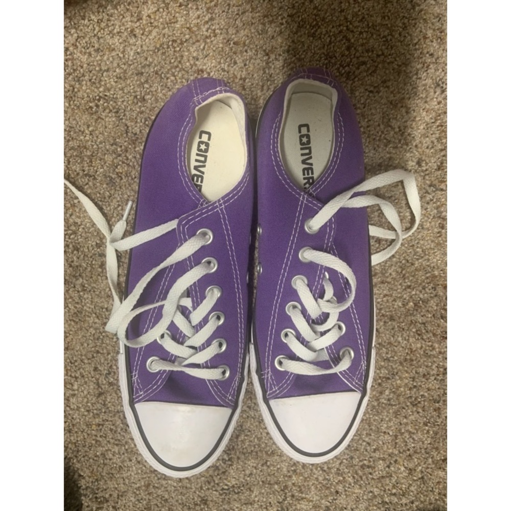 Converse Chuck Taylor low top purple tennis shoes